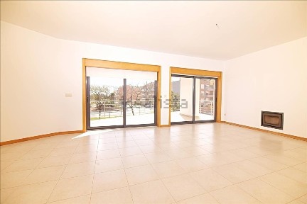 Apartamento T4 à venda na Rua António Silva, 198