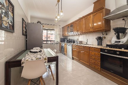 Apartamento T3 à venda na Rua Jacob Azambuja