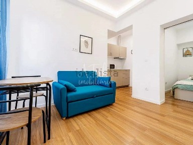 Apartamento T1 à venda na Rua Humberto Sousa, 31