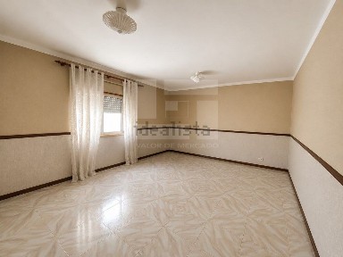 Apartamento T3 à venda na Rua Manuel Gomes Nepomuceno