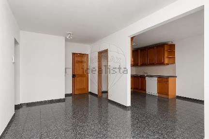 Apartamento T3 à venda na Praça Professor Hernâni Cidade
