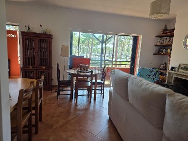 Apartamento T2 à venda na Rua dos Pinheiros, 4