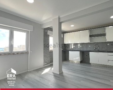 Apartamento T2 à venda na Rua Gil Eanes