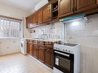 Apartamento T3 à venda na Rua Aníbal Pereira Fernandes