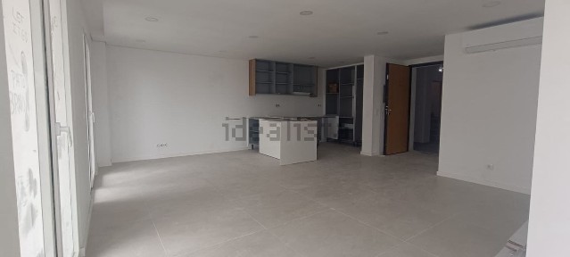 Apartamento T3 à venda na Praceta Cabo Verde, 24