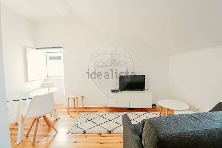 Apartamento T1 à venda na Rua Professor Joaquim Marques Pólvora