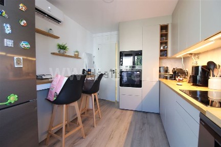 Apartamento T3 à venda na Rua Irene Lisboa