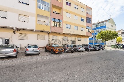 Apartamento T3 à venda na Rua Maria Lamas