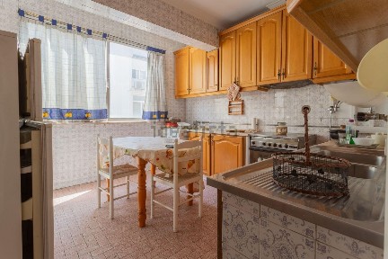 Apartamento T3 à venda na Rua Doutor António José de Almeida, 19
