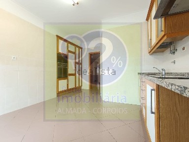 Apartamento T2 à venda na Rua Joaquim Valentim Correia
