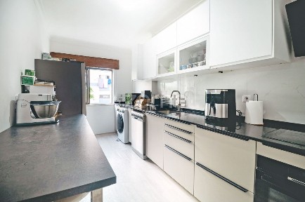 Apartamento T3 à venda na Praceta Madalena da Glória, 3