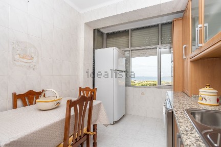 Apartamento T2 à venda na Rua Garcia de Resende, 42