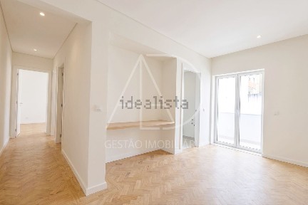 Apartamento T3 à venda na Rua Voz do Operário, 12
