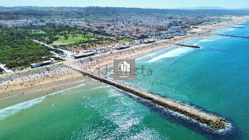 Apartamento T3 à venda na Rua de Almada s/n