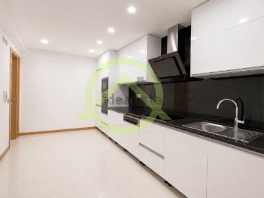 Apartamento T3 à venda na Rua de José Luciano de Castro