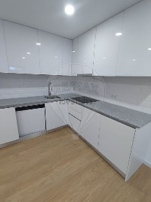 Apartamento T2 à venda na Rua das Enxutas