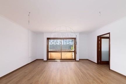 Apartamento T3 à venda na Rua 37