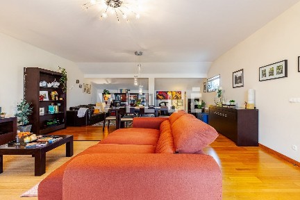 Apartamento T3 à venda na Rua João Lopes, 46