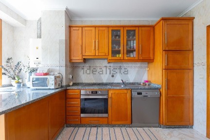 Apartamento T3 à venda na Rua Padre João Gomes Rebelo, 28