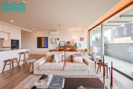 Apartamento T2 à venda na Rua Doutor Arlindo Vicente s/n