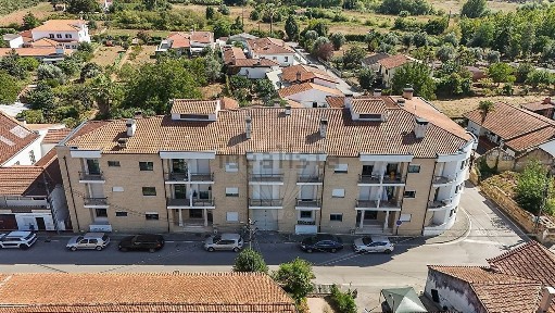 Apartamento T2 à venda na Estrada Bico da