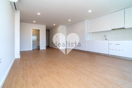 Apartamento T2 à venda na Rua de Vicente Almeida de Eça, 64