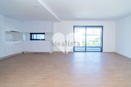 Apartamento T2 à venda na Rua de Vicente Almeida de Eça, 64