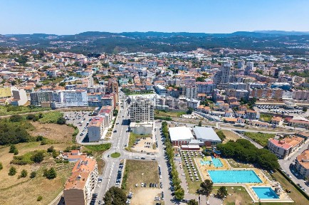 Apartamento T3 à venda na Avenida Engenheiro Arantes e Oliveira, 845