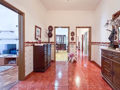Apartamento T5 à venda na Rua Mousinho Magro
