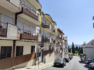 Apartamento T4 à venda na Rua Doutor Manuel Castro Martins