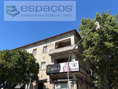 Apartamento T4 à venda na Praça Rainha Dona Leonor, 5