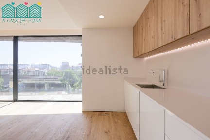 Apartamento T2 à venda na Rua Dom Carlos I