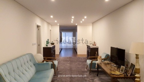 Apartamento T2 à venda na Praia