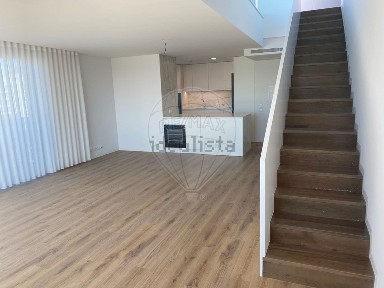 Apartamento T4 à venda na Rua José Afonso