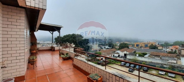Apartamento T4 à venda em Santa Maria de Lamas