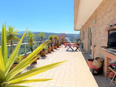 Apartamento T4 à venda no Centro de Oliveira de Azeméis