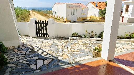 Atouguia da Baleia, Praia da Consolação, Rua Viola, 15