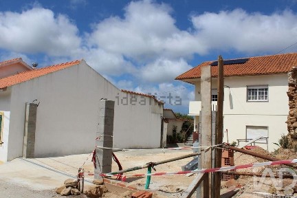 Moradia independente à venda em Alcobaça e Vestiaria