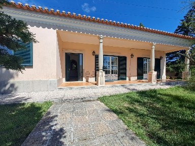 Moradia independente à venda em Alvorninha