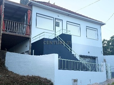Moradia independente à venda na Rua de Pombal, 25