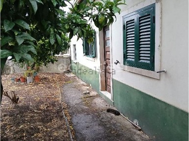 Moradia independente à venda em Porto de Mós