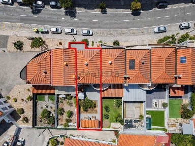 Moradia independente à venda na Rua Vila Real de Santo António, 24