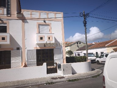 Moradia independente à venda na Rua Andrade, 34