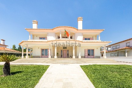 Casa ou moradia à venda na Rua Doutor António Jorge Ferreira