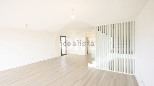Apartamento T3 à venda no Caminho das Romeiras