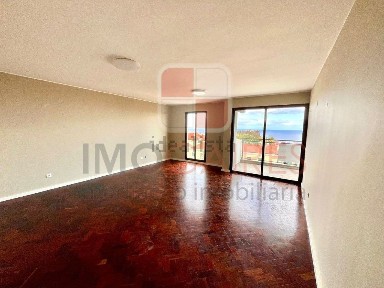 Apartamento T3 à venda no Caminho da Achada