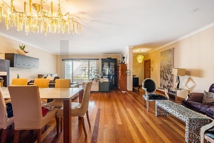 Apartamento T3 à venda na Rua João José Moura Caldeira de Freitas, 22