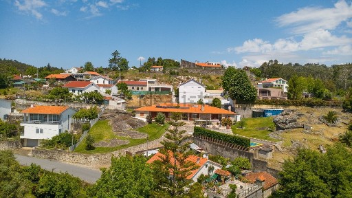 Moradia independente à venda na Estrada do Funchal
