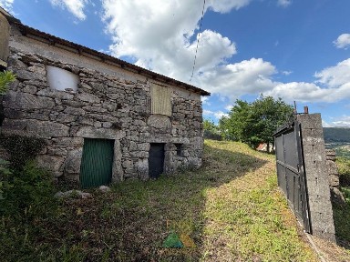 Moradia independente à venda em Eiras