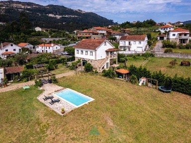 Quinta à venda em Arcozelo
